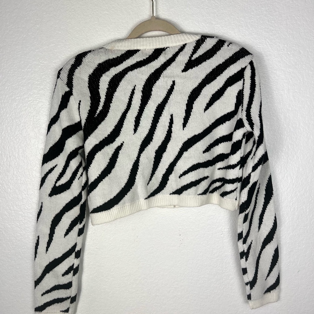 Revolve x Superdown Zebra crop sweater cardigan size S - Picture 3 of 7
